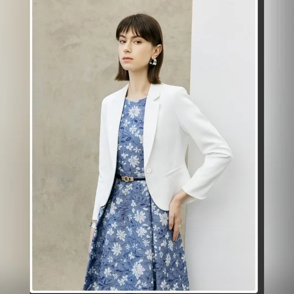 Elegant White Women's Blazer - Picture 2 of 3